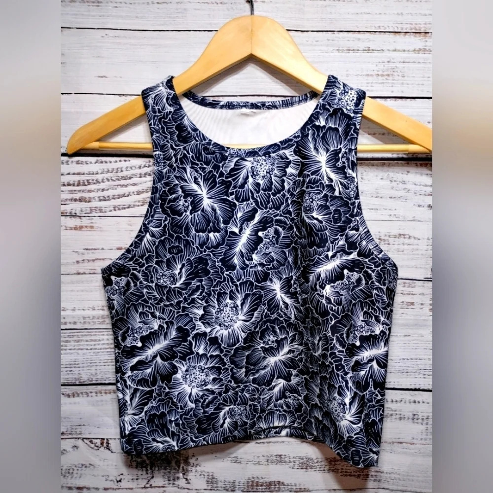 BALANCE COLLECTION Floral Performance‎ Top in Floral Black size S/M